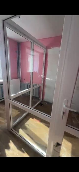 Продам пластиковую витрину