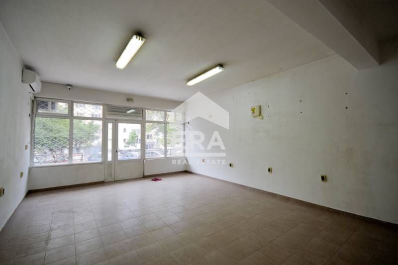 Дава се под наем Магазин в Хасково, Орфей - 30 кв.м за 204 € - Снимка #3