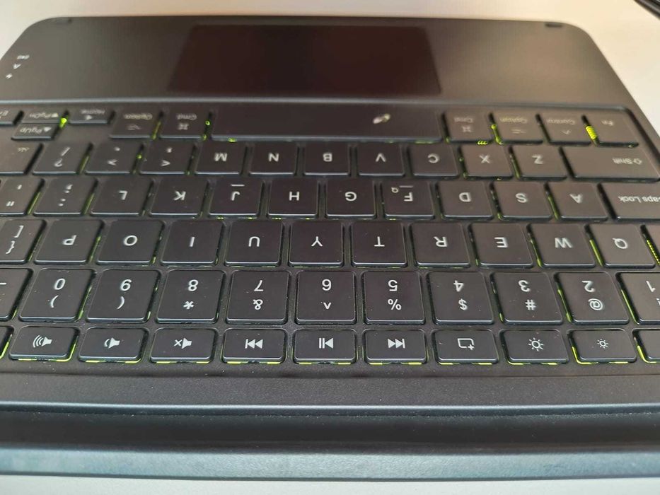 Husa magnetica + tastatura wireless iluminata  pentru pad 10.2" Baseus