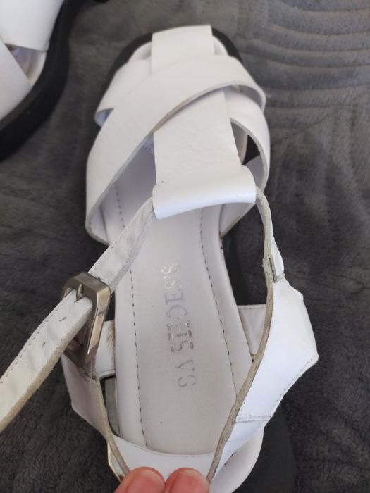 Сандали женские .