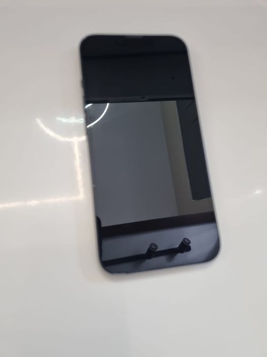 Продам Iphone 13
