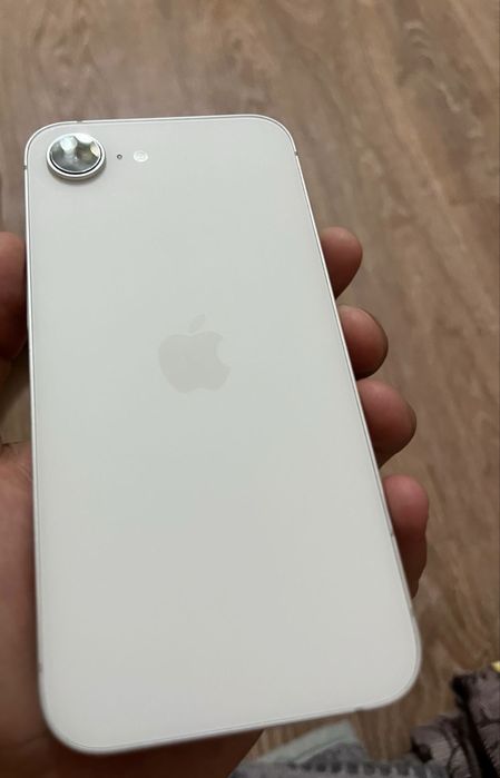 Iphone 16e, АКБ-100%