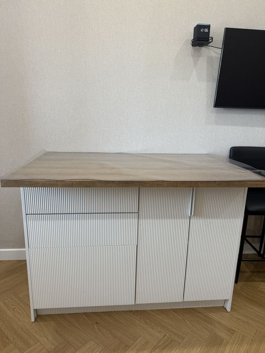 Продам стол дл кухни островок