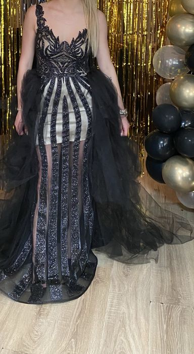 Официална рокля.