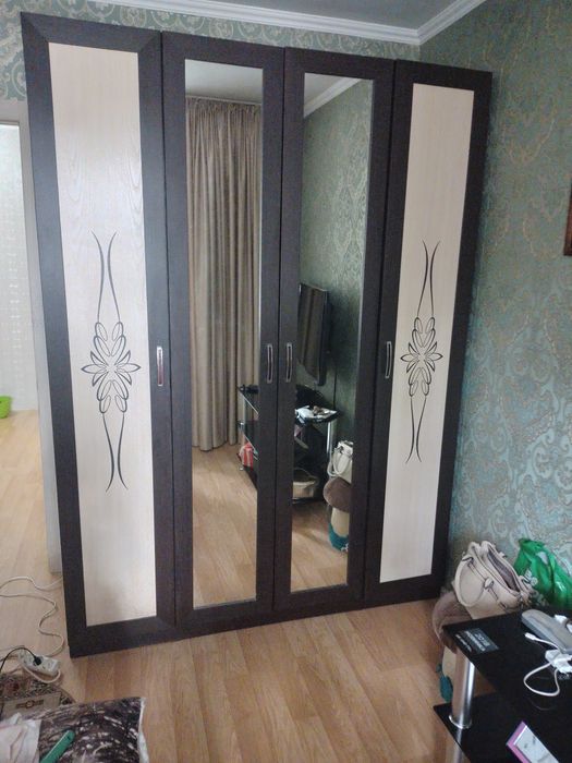 Срочно в связи с переездом продам шкаф.