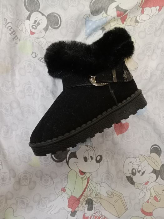 Bolalar oyoq kiyimlari skidkada