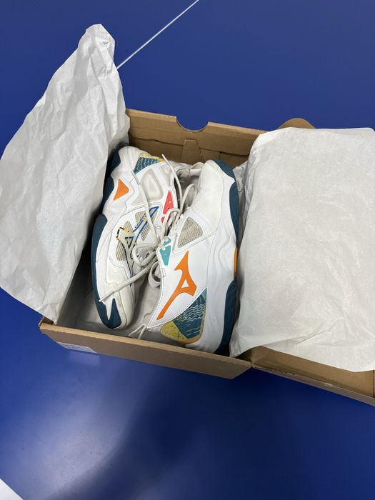 Кроссовки Mizuno momentum 3