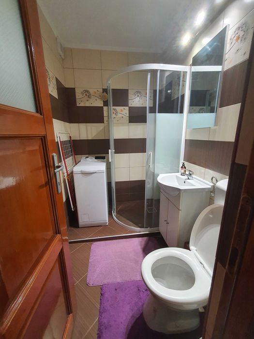 Închiriez apartament 2 camere + living ( transformat), cartier Rogerius