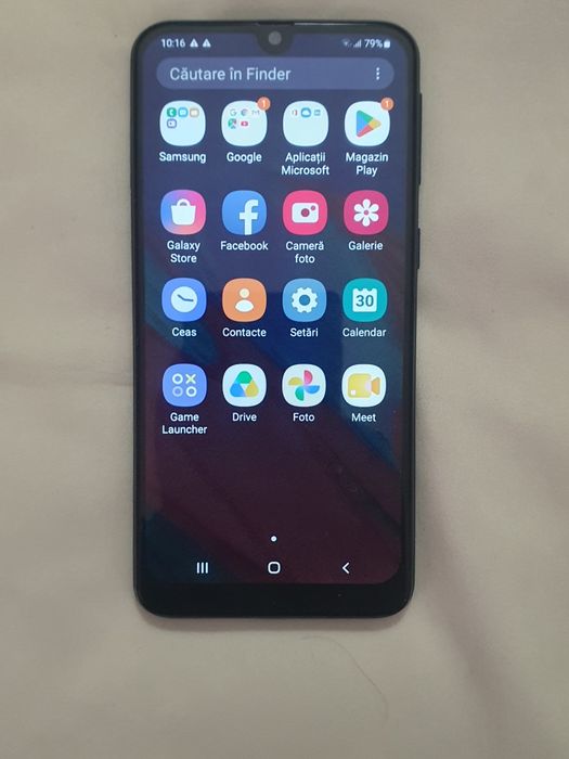 Tel. Samsung A40.