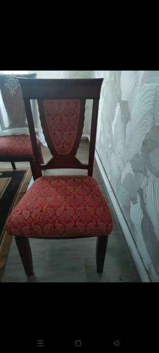 Продается стеллаж и стулья