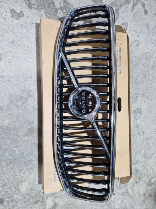 Vand far ,grila radiator VOLVO XC60