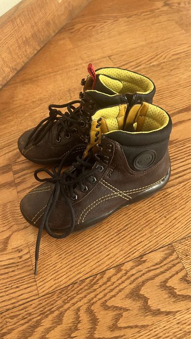 Продам полуботинок от Prada детский Оригинал