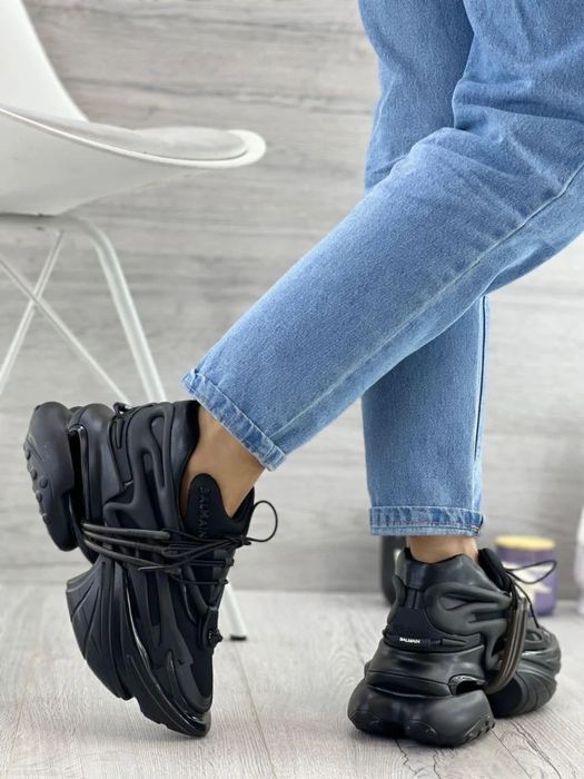 Люксовая обувь Balmain кроссовки