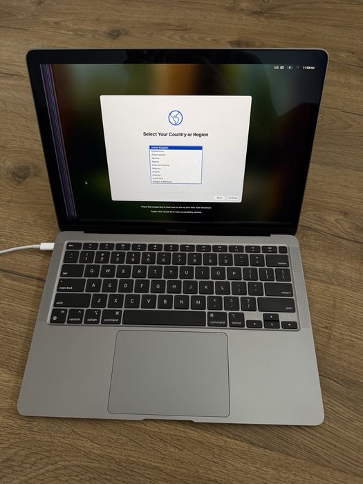 Продам MacBook Air (M1, 2020)