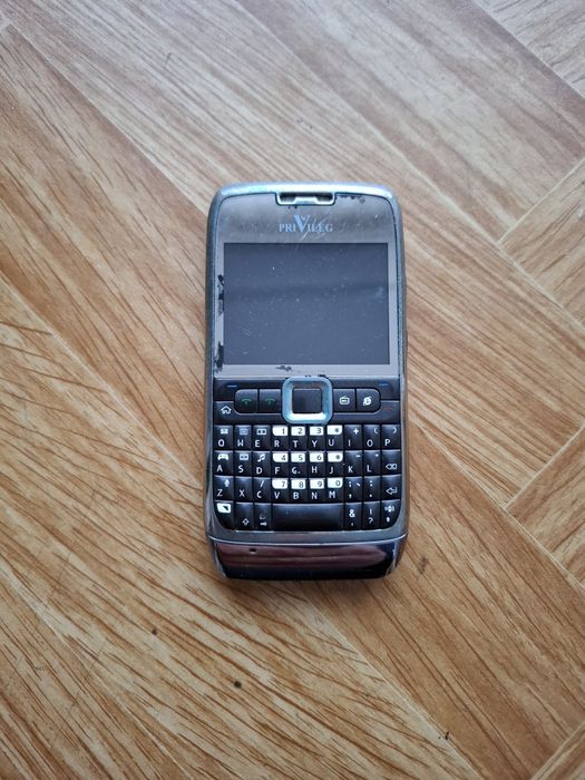 Три телефона ,нямат зарядно!