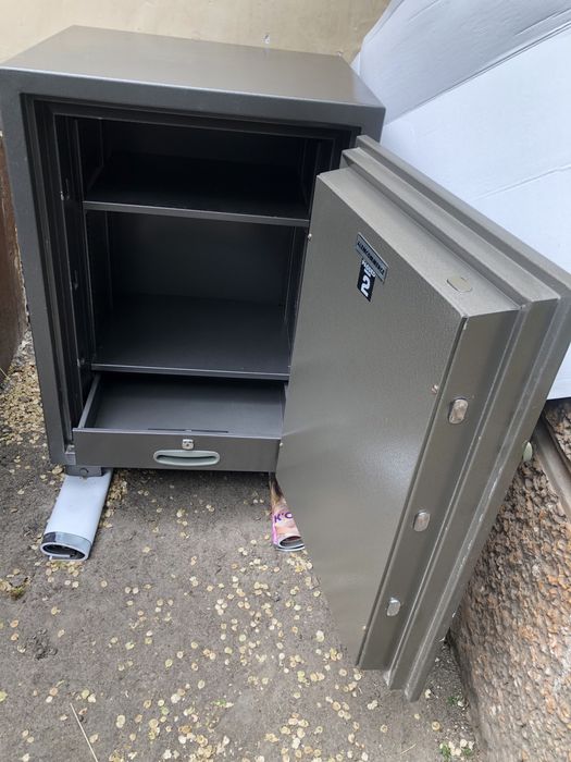 Продам сейф