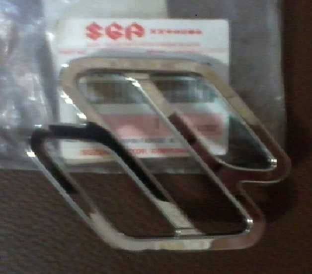 эмблема решётки радиатора Suzuki