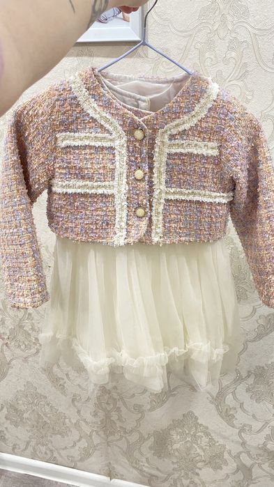 Красивое нарядное платье в илеальном состоянии на 2,5 - 3 года