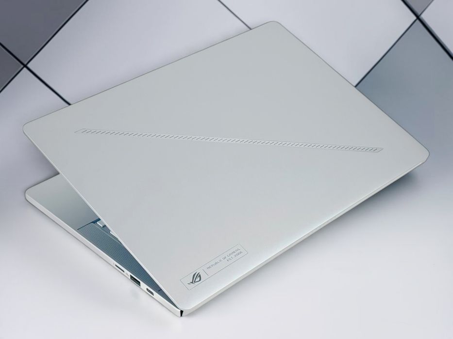 ASUS ROG Zephyrus G14 GA403UM 14" 3K 120Hz OLED 4.0 GHz Ryzen 9 270 RTX 5060 16GB LPDDR5X RAM 1 TB PCIe SSD НОВ! Гаранция!