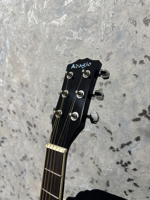 Продам гитару Adagio