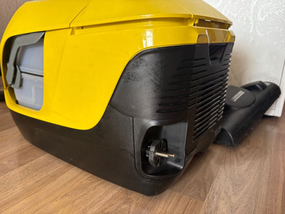 Прахосмукачка Karcher с воден филтър