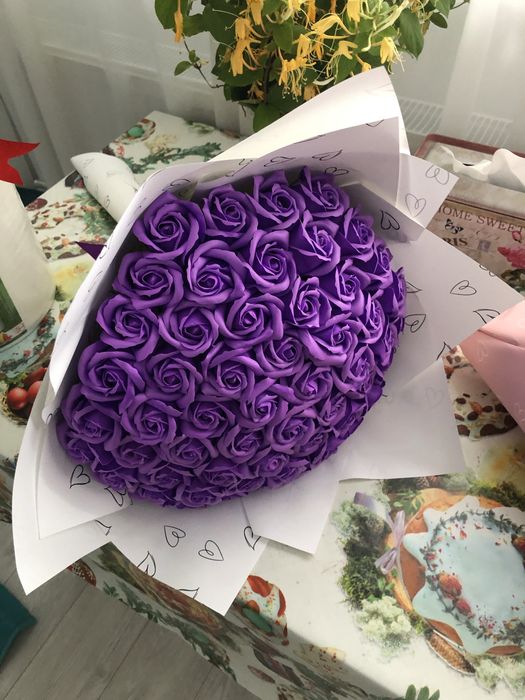 Buchet 51 trandafiri mov