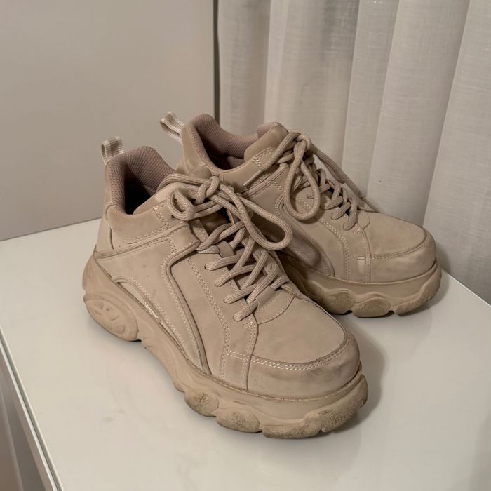 Обувки на марката Buffalo