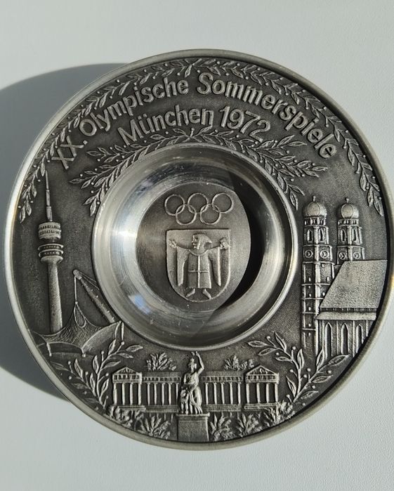 Колекционерски чинийки за стена +фруктиера