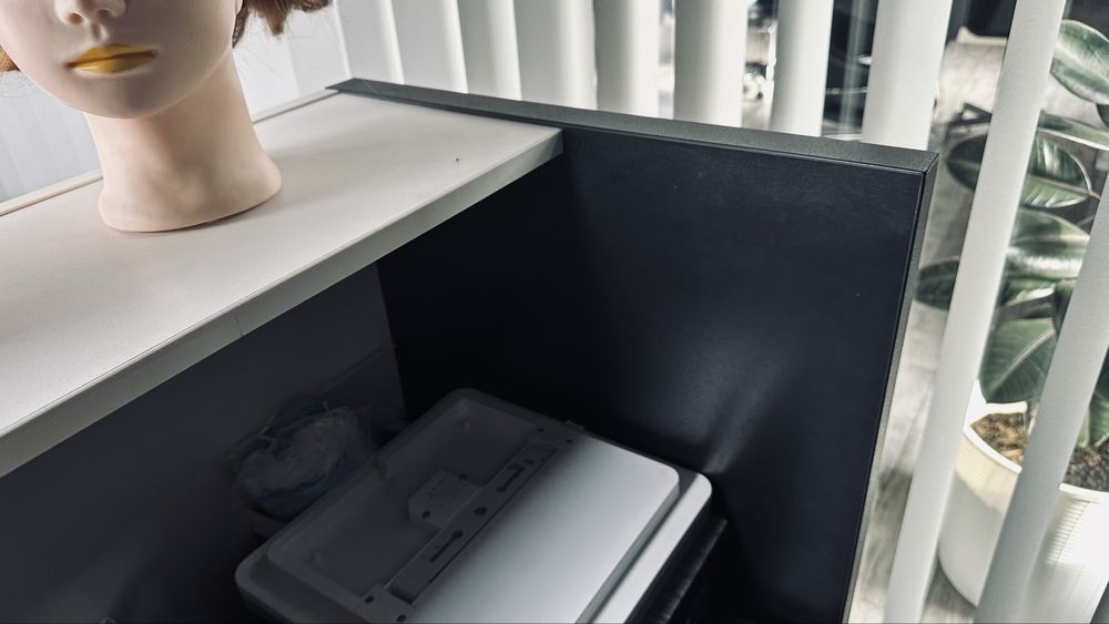 Receptie,scaun coafor,masuta,raft produse wella