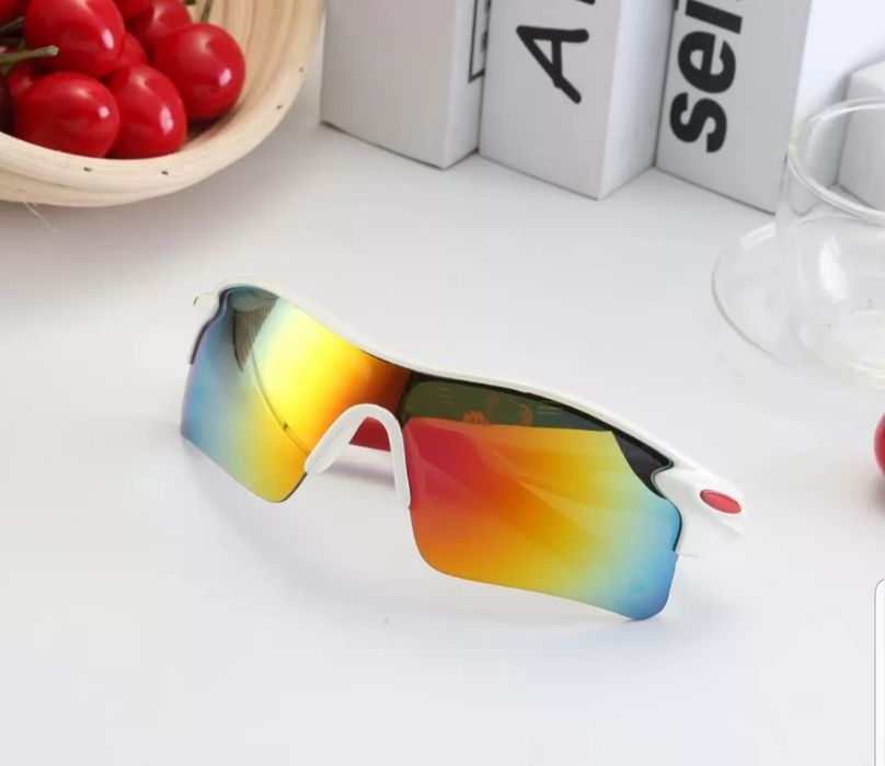 Очки солнцезащитные