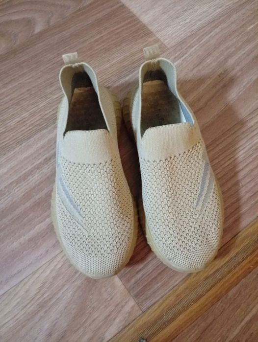 Продам лёгкие кроссовки