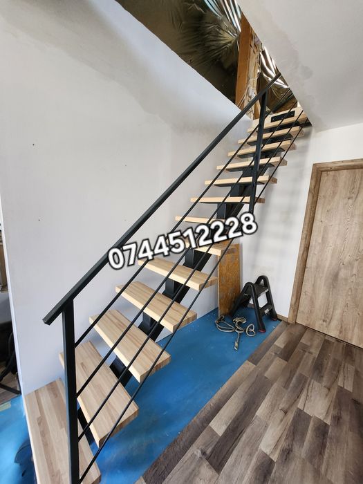 Scari metalice spirala sau pe un vang