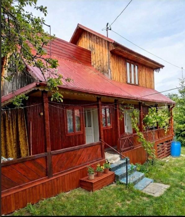 Vând  casă de vacanță la Văratec! oază de liniște cu teren generos.