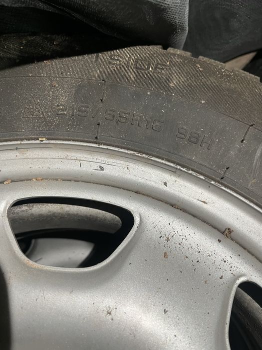 Зимние шины с дисками 215/65R16
