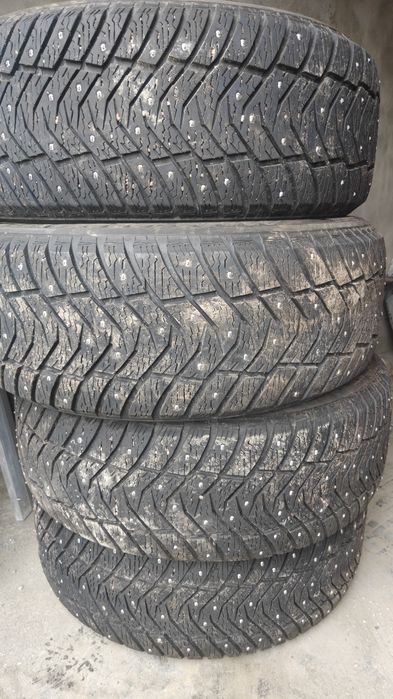 Yokohama ice guard 235/55/18 зимняя с шипами почти новая 25 года