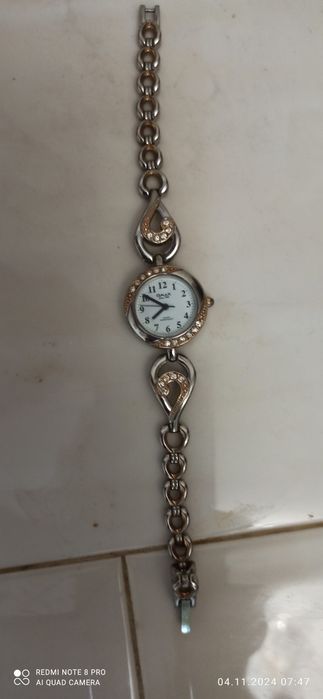 Продам женские часы