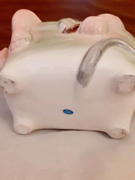 Два порцеланови чайника:"Слонче" и "В банята"