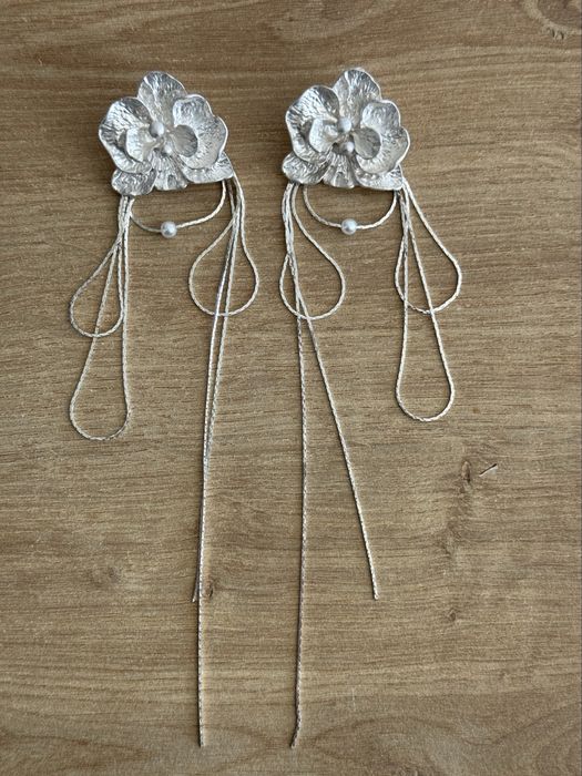 Висящи обеци цветя