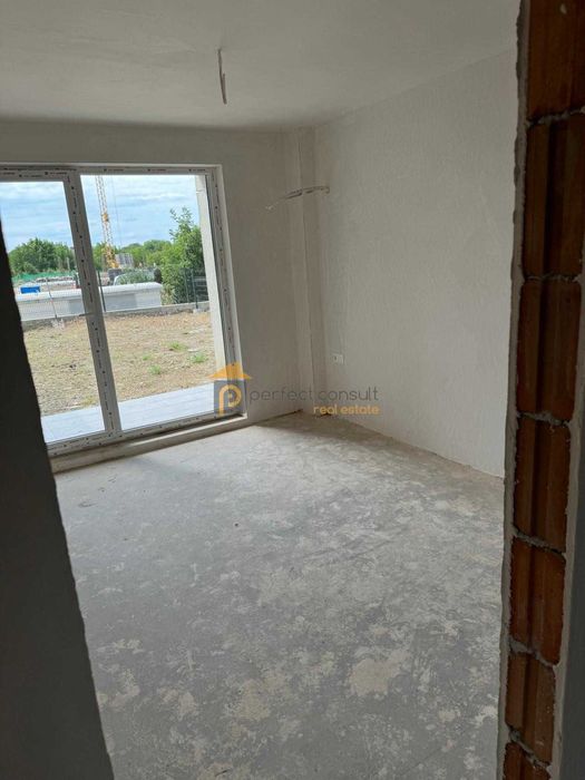 Продава се Двустаен апартамент в Пловдив, Остромила - 110 кв.м за 1955 €/кв.м - Снимка #2