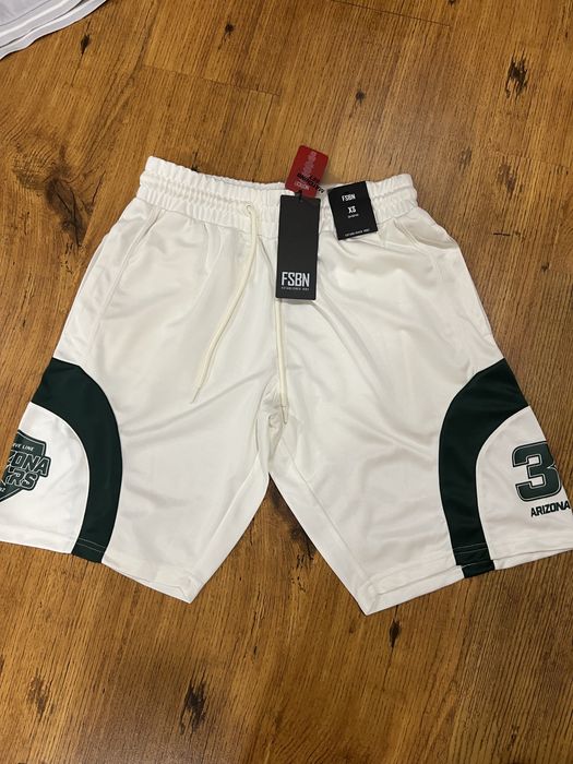 Мъжки къси панталони различни модели