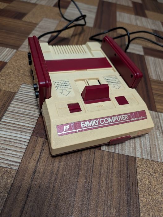 Продаю Famicom с AV модом