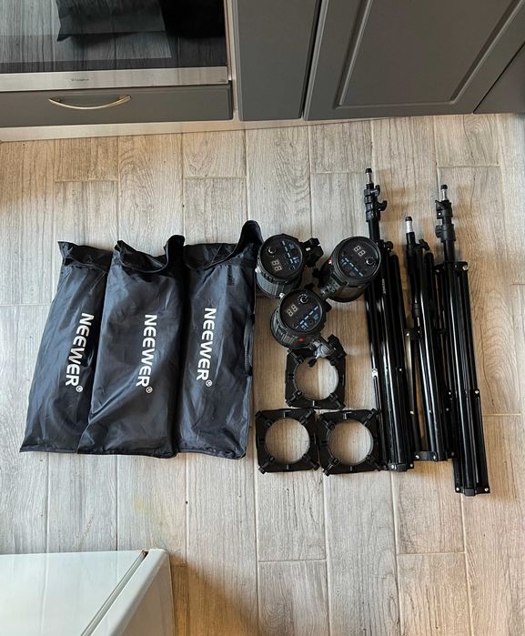 Студиен комплект Neewer N-300W - 3 светкавици + стойки + софтбоксове + чанта