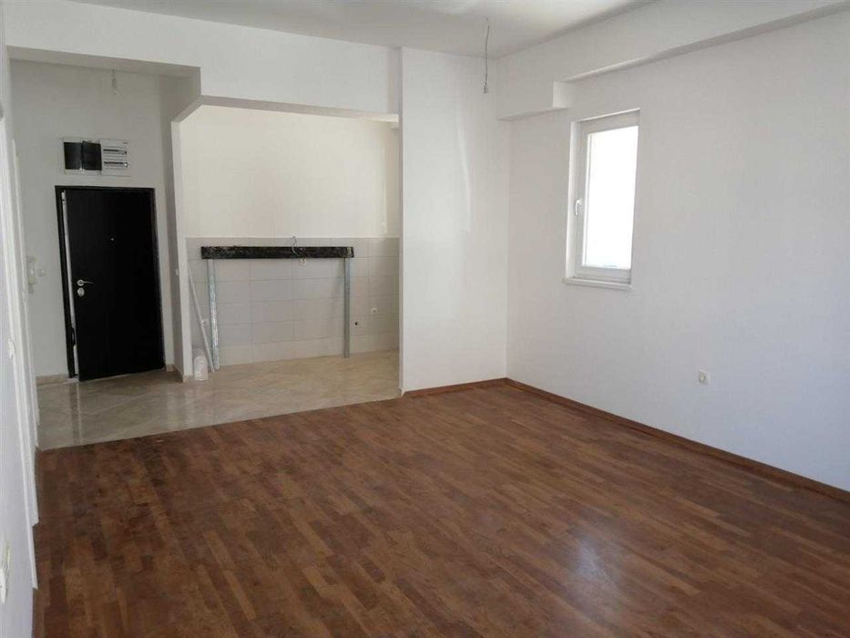 Дава се под наем Двустаен апартамент в Бургас, Изгрев - 62 кв.м за 153 € - Снимка #1