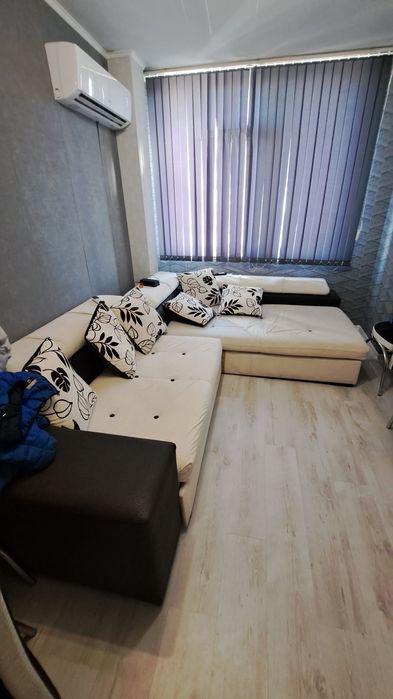 Ъглов диван с маса