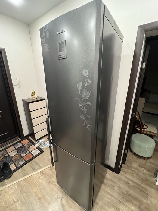 Продам Холодильник Samsung