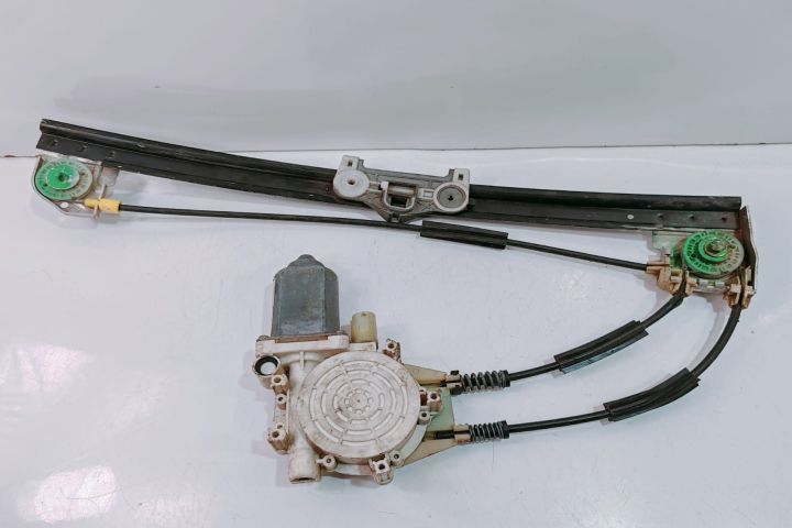 Macara  stanga spate cu motoras 67628360511 BMW Seria 5 E39 (facelift