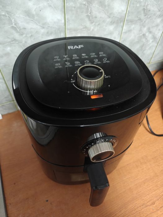 Air Fryer RAF  în stare bună
