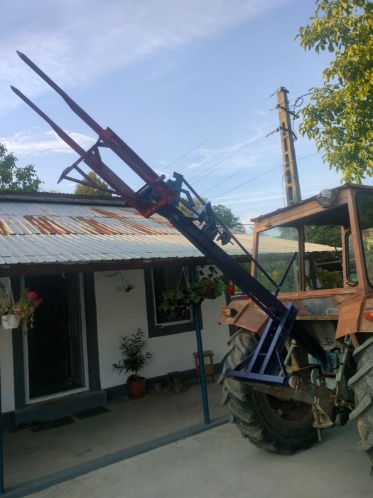 Cupă și furca în tiranți