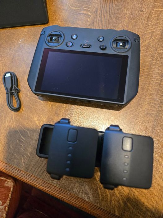 DJI Mavic 3 CINE Premium Combo - професионален дрон в отлично състояние