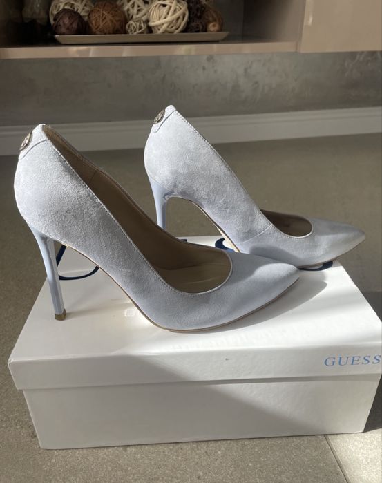 Обувки Guess 37 размер